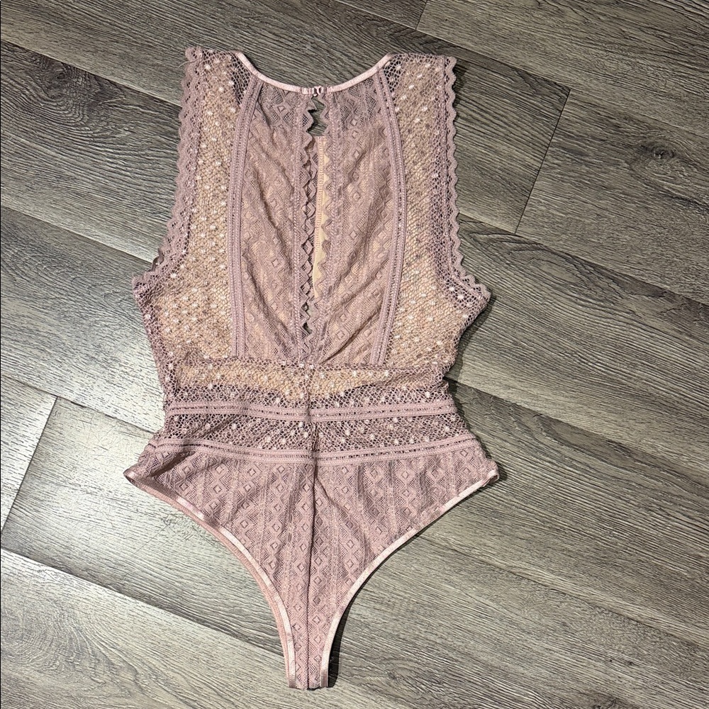 Lace Bodysuit in Dusty Pink - Picture 3 of 6